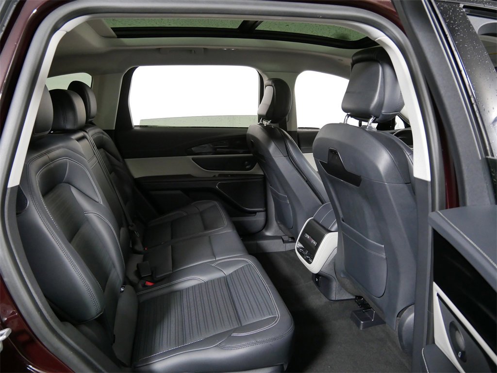 Certified 2024 Lincoln Nautilus Reserve w/ Equipment Group 202A image 13