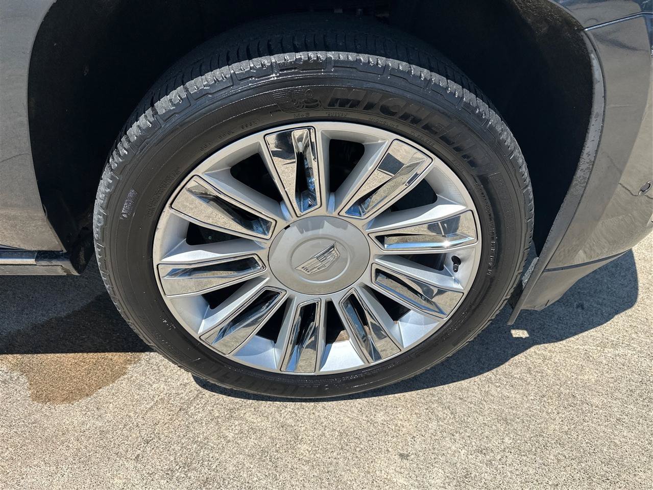 Used 2019 Cadillac Escalade ESV Platinum AWD/4WD image 28