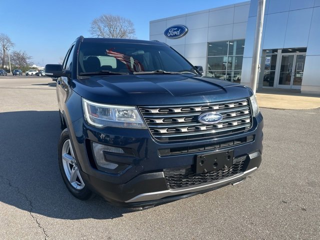 Used 2017 Ford Explorer XLT image 5