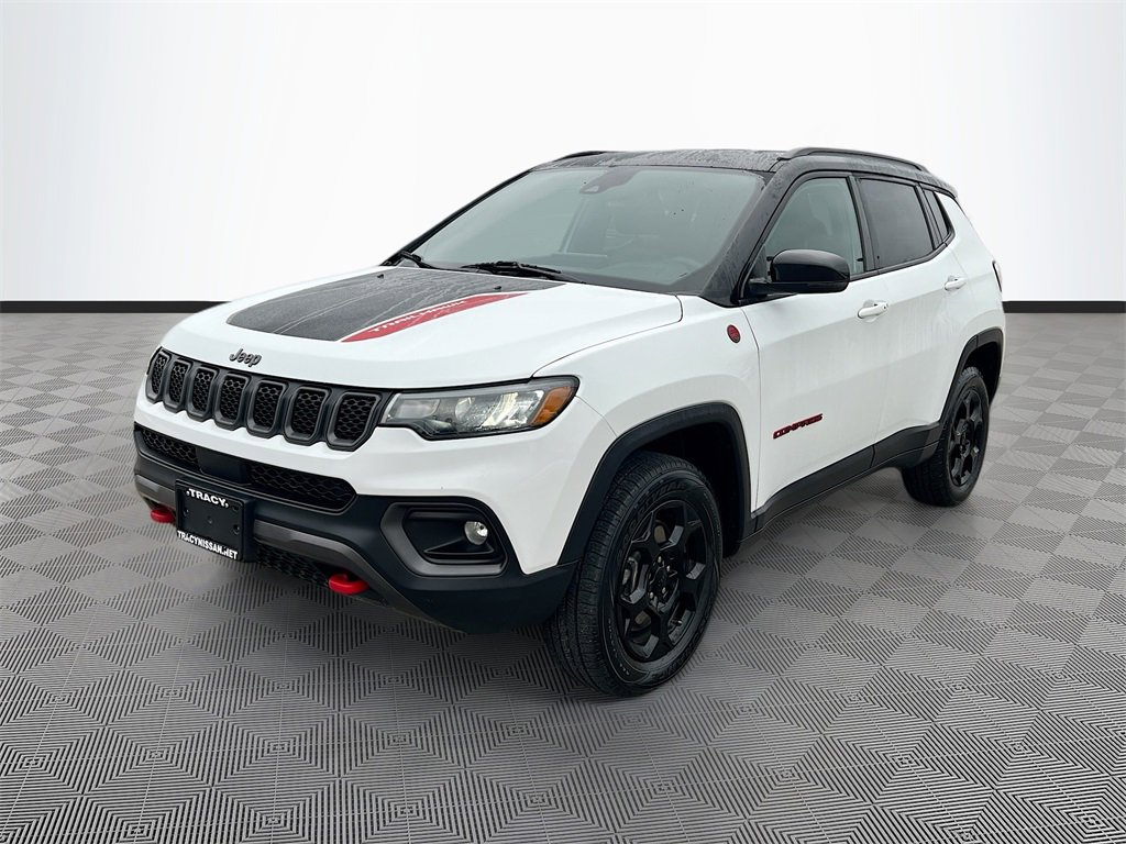 Used 2024 Jeep Compass Trailhawk image 3