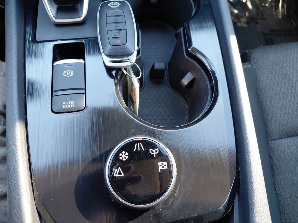 Used 2024 Nissan Rogue SV image 38