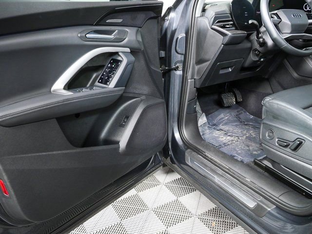 Used 2025 Audi Q5 Premium Plus w/ Premium Plus AWD/4WD image 8