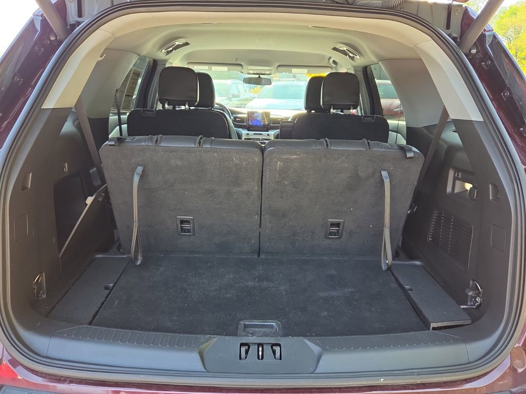 Used 2022 Ford Explorer XLT w/ Equipment Group 202A RWD image 17