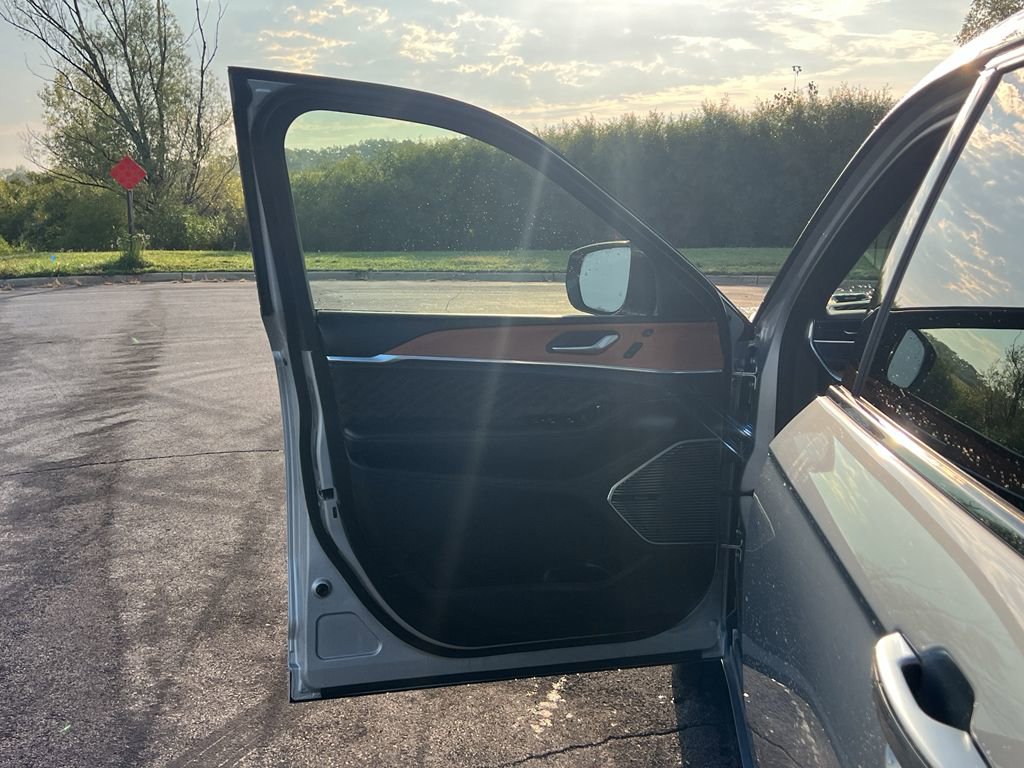 Used 2022 Jeep Grand Cherokee L Summit image 12