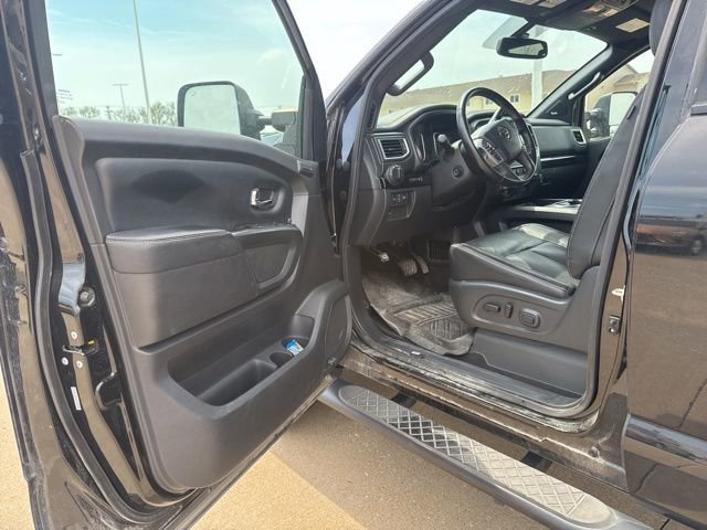 Used 2019 Nissan Titan SL w/ Midnight Edition image 10