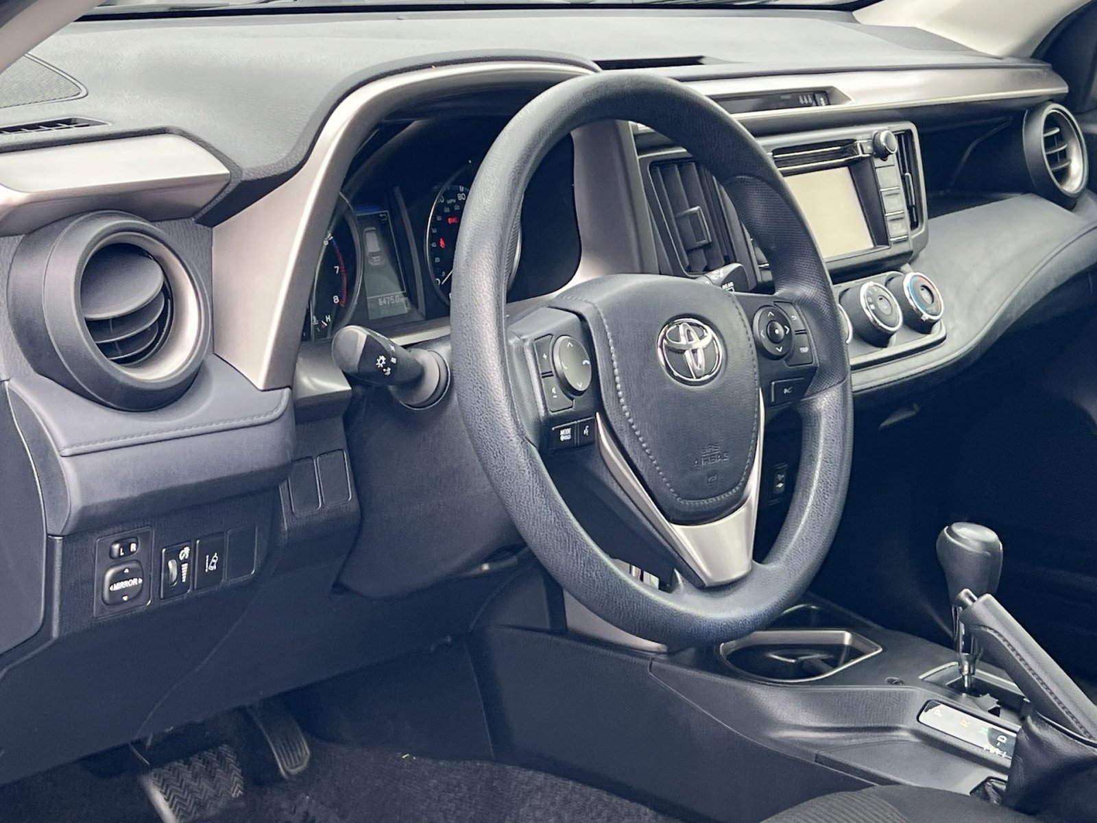 Used 2018 Toyota RAV4 LE w/ Carpet Mat Package FWD image 17