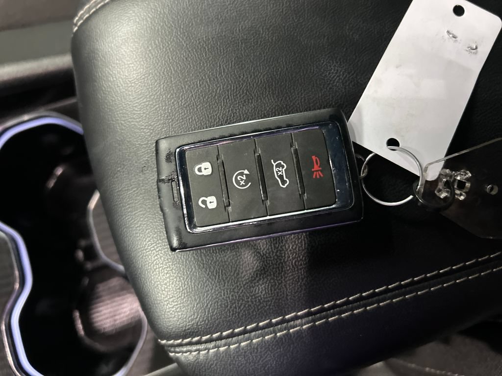 Used 2025 Jeep Grand Cherokee Laredo w/ Luxury Tech Group I AWD/4WD image 22
