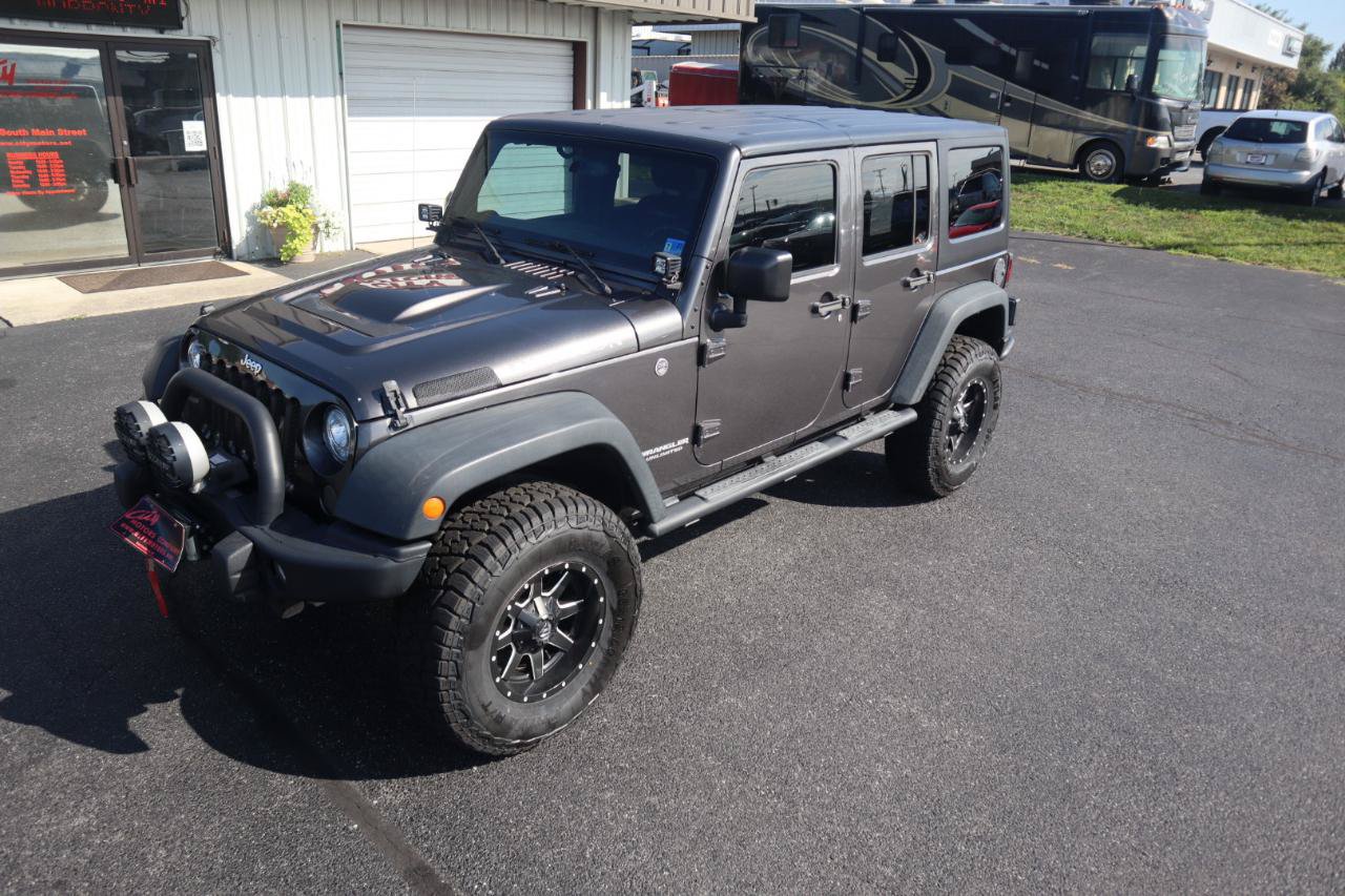 Used 2017 Jeep Wrangler Unlimited Rubicon w/ Cold Weather Group AWD/4WD image 29