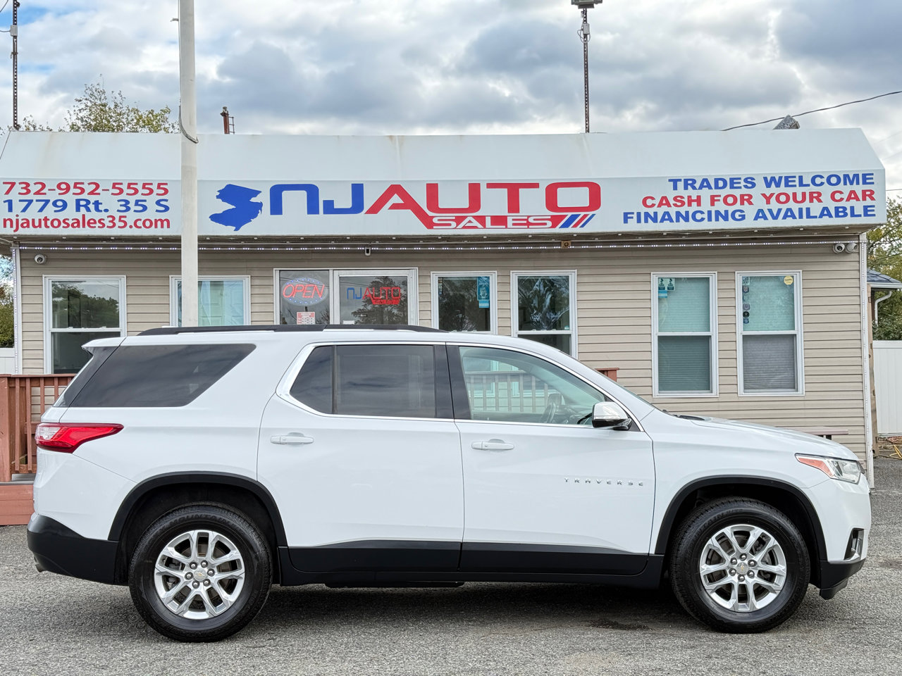 Used 2019 Chevrolet Traverse LT image 3