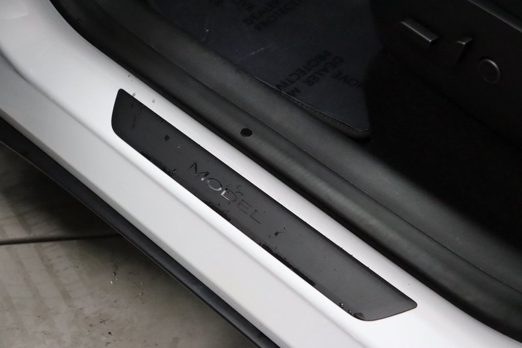 Used 2022 Tesla Model Y Performance AWD/4WD image 32