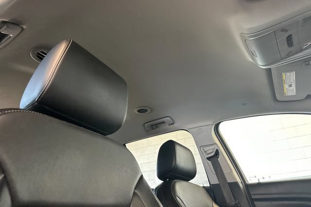 Used 2023 GMC Acadia SLT FWD image 21