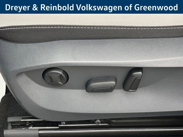 New 2026 Volkswagen Taos SE image 29