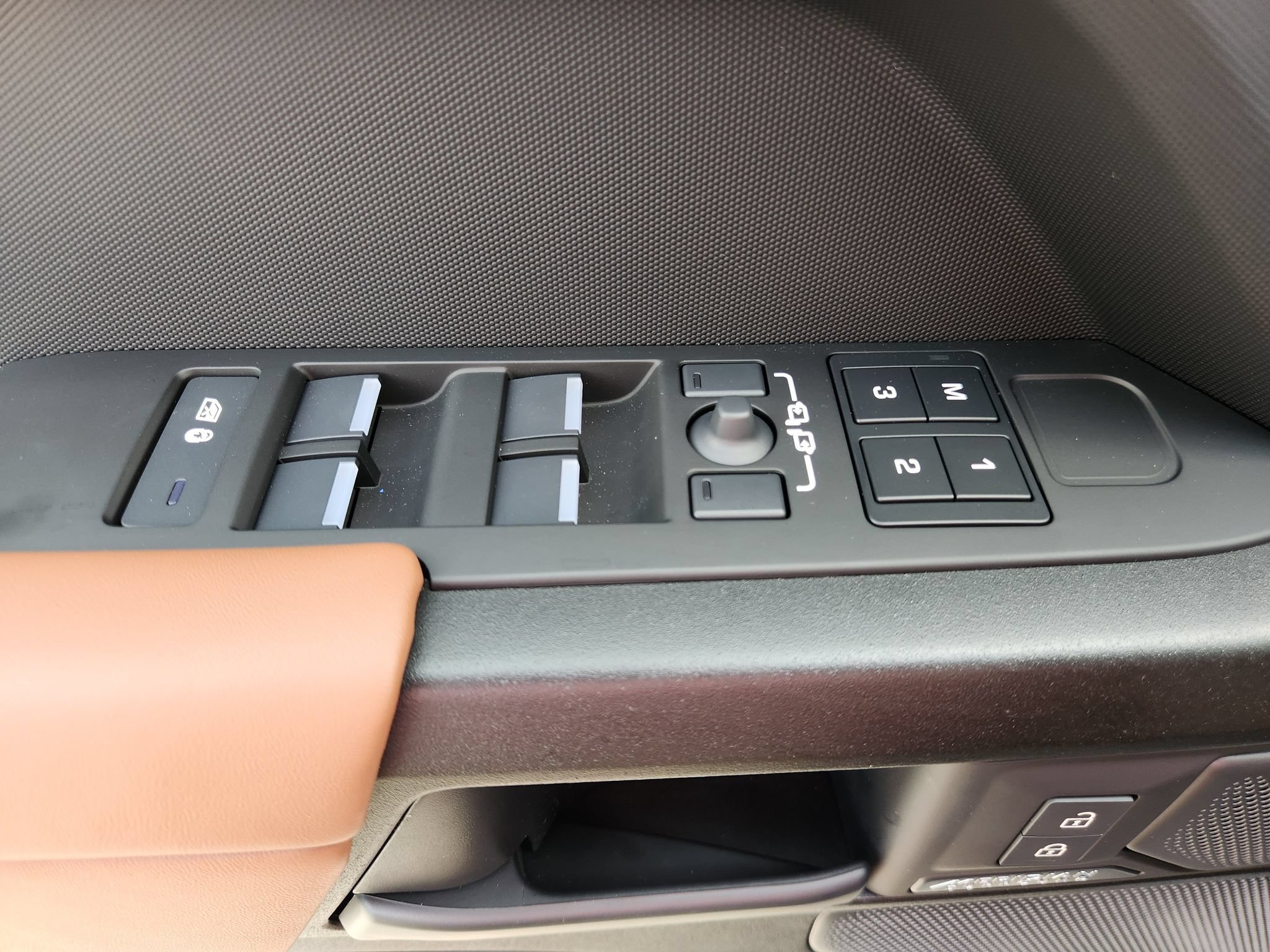New 2026 Land Rover Defender 110 AWD/4WD image 18