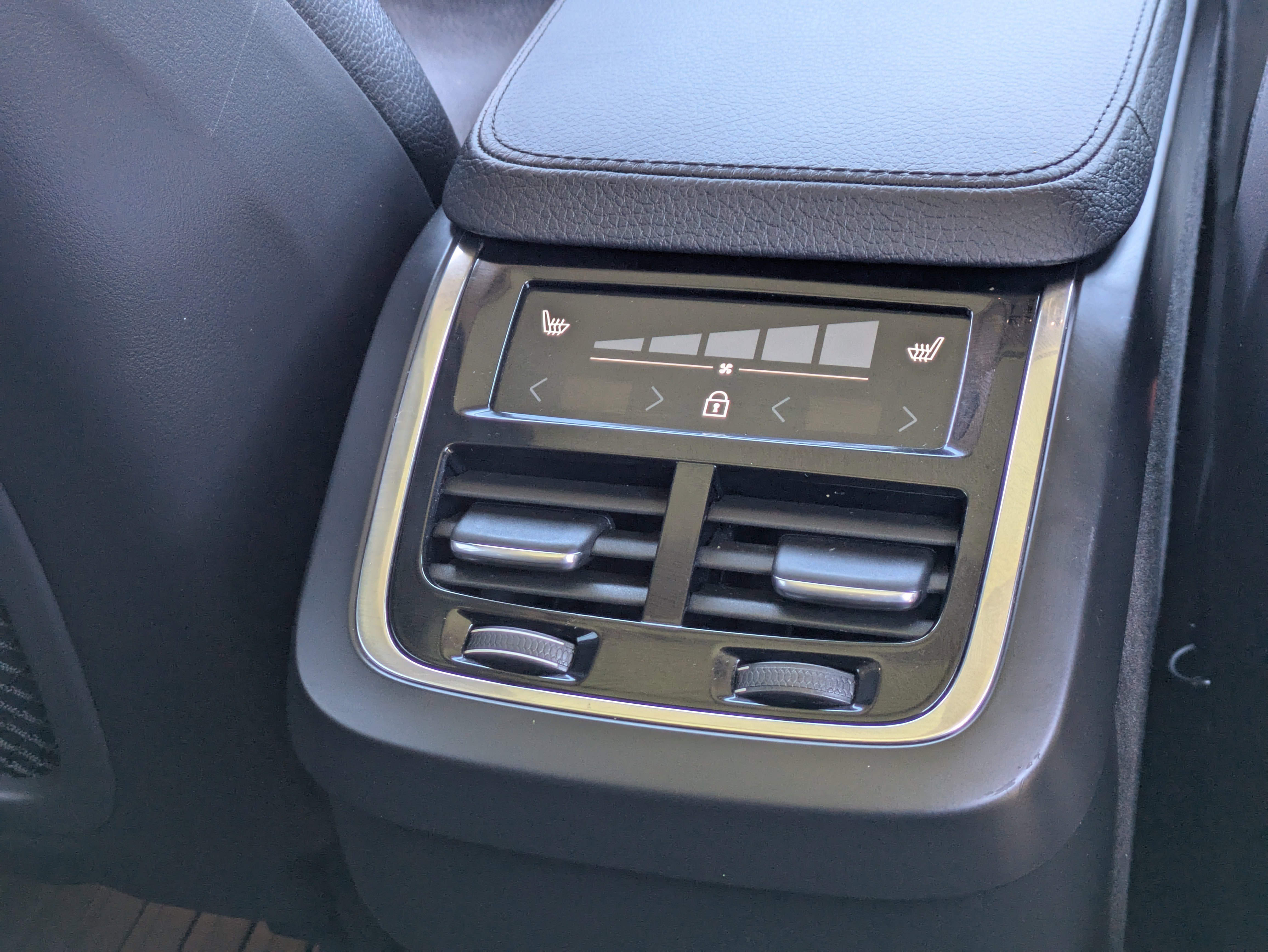 Used 2022 Volvo XC90 T5 Momentum w/ Advanced Package image 15