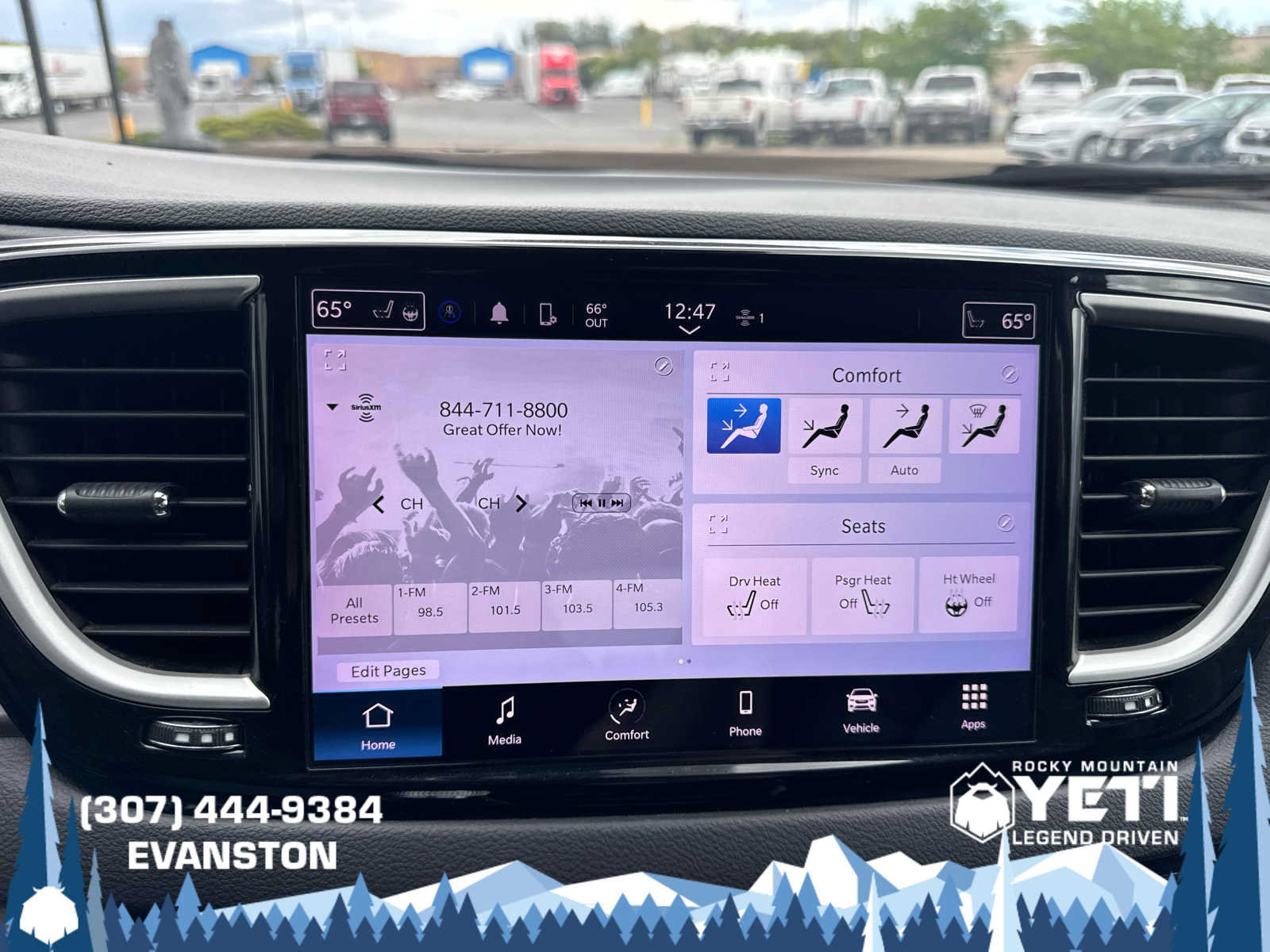 Used 2023 Chrysler Pacifica Touring-L FWD image 26
