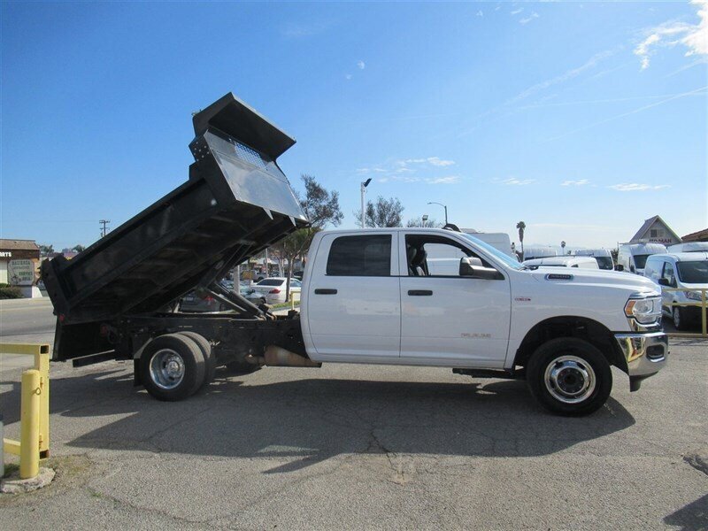 Used 2022 RAM 3500 Tradesman w/ Chrome Appearance Group RWD image 5