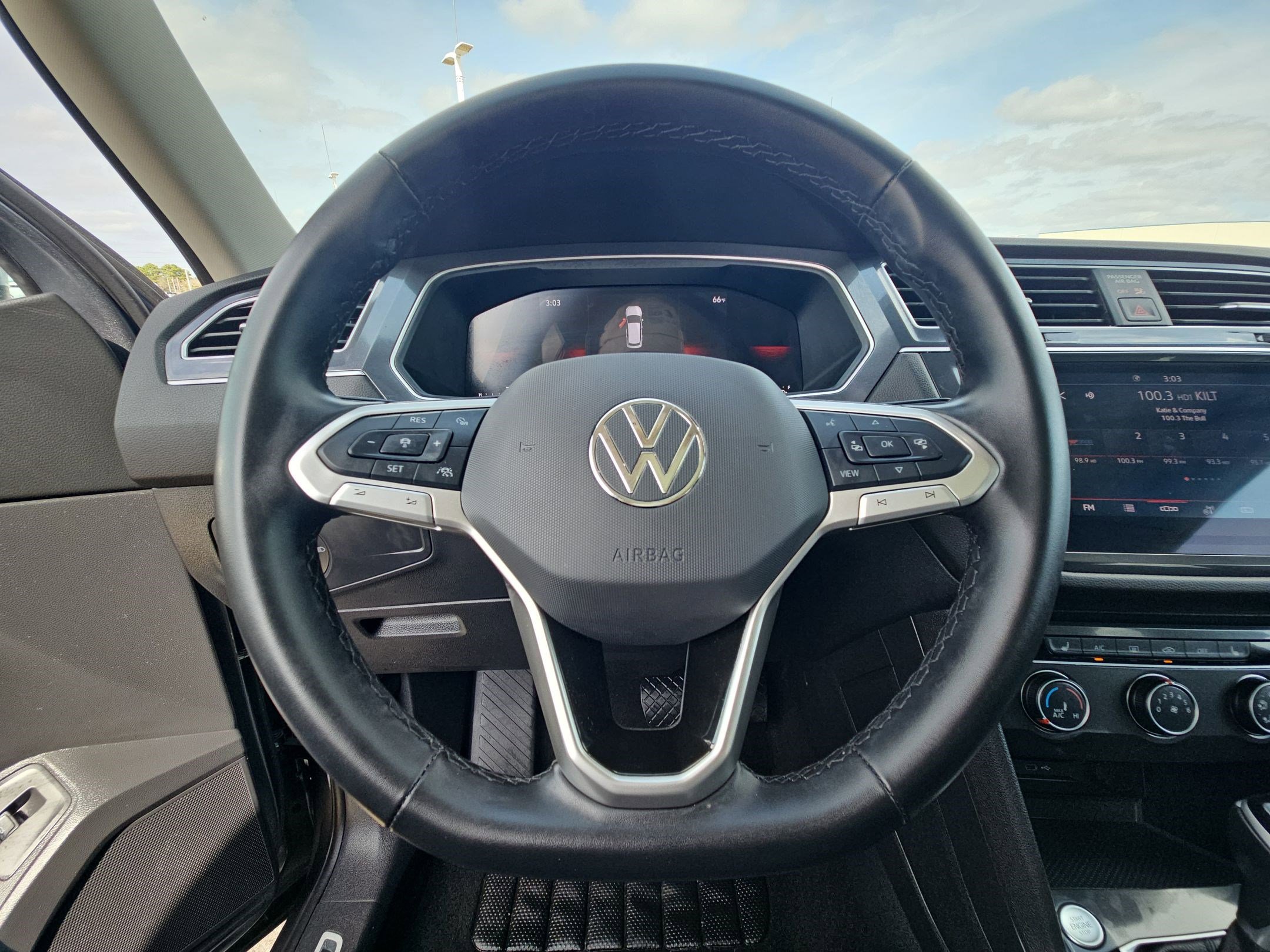 Used 2024 Volkswagen Tiguan Wolfsburg Edition image 17