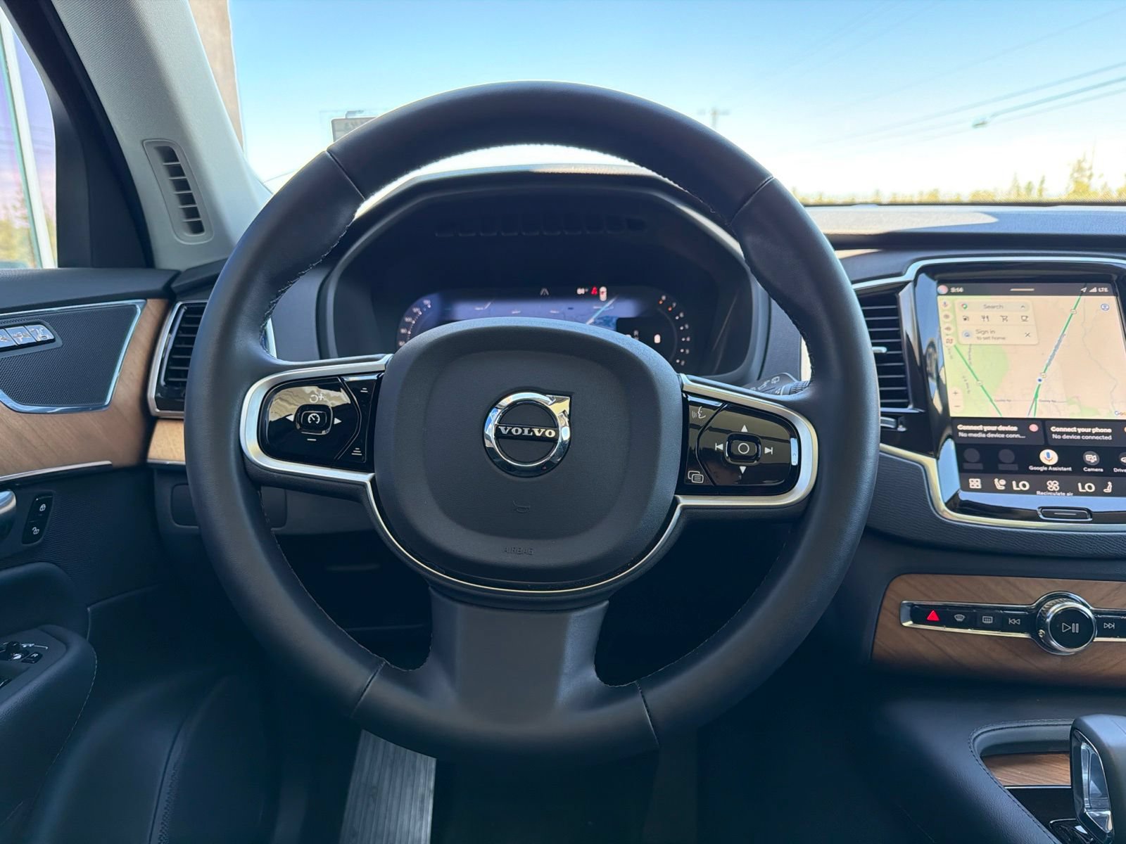 Used 2025 Volvo XC90 B6 Plus AWD/4WD image 11