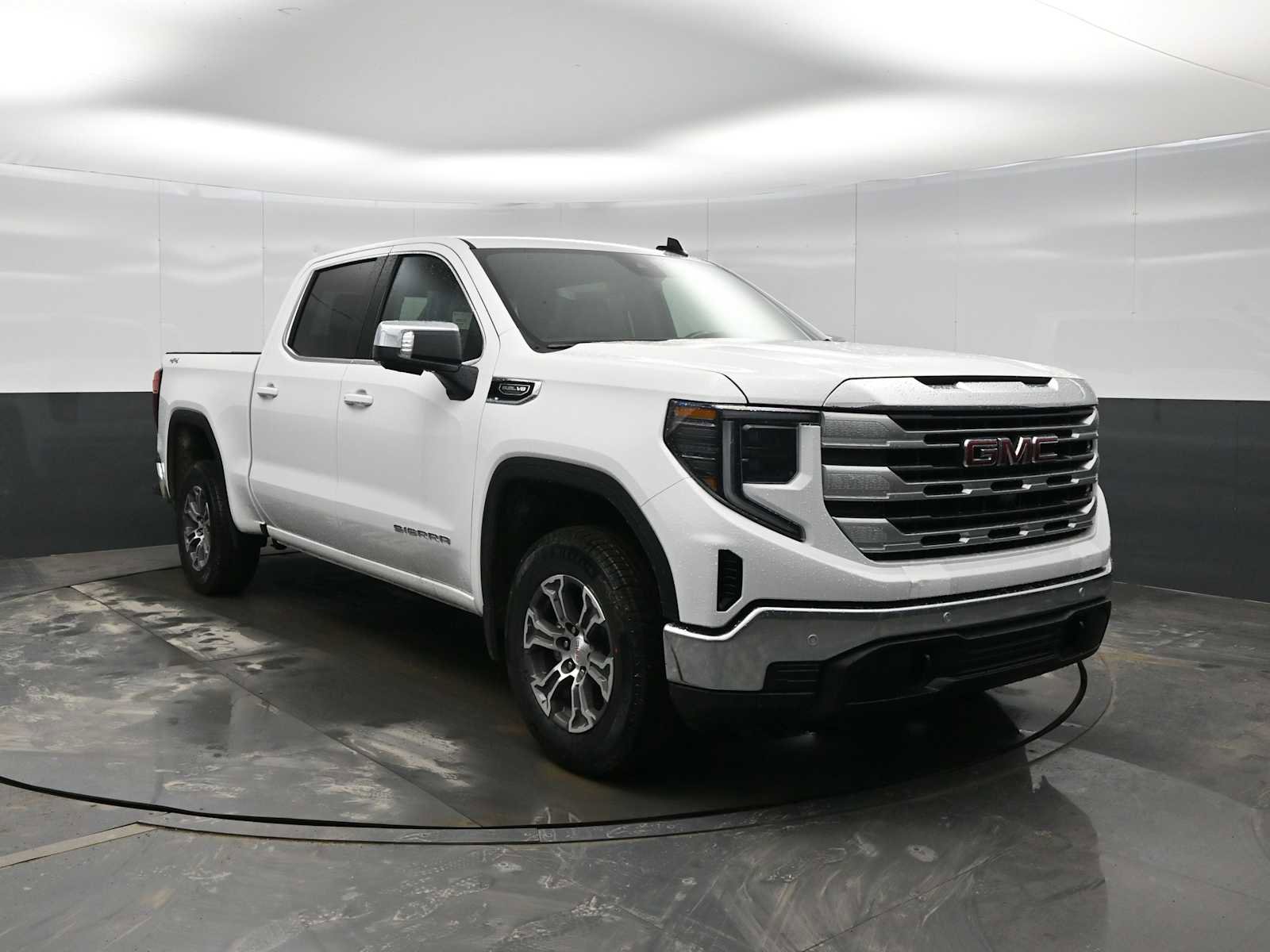 New 2026 GMC Sierra 1500 SLE w/ Preferred Package AWD/4WD image 2
