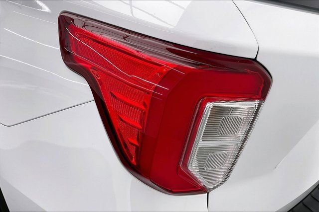 Used 2020 Ford Explorer XLT w/ Equipment Group 202A image 29