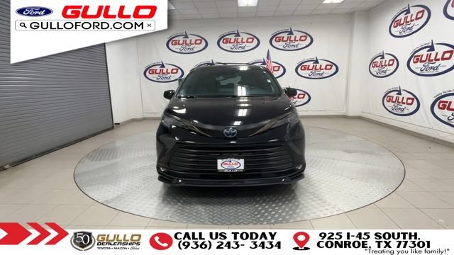 Used 2024 Toyota Sienna XLE Woodland Edition AWD/4WD image 3