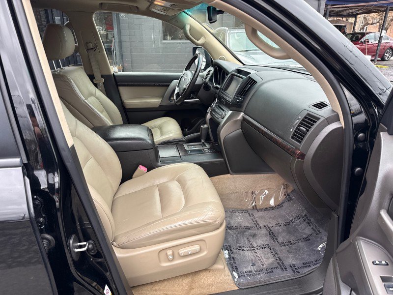 Used 2011 Toyota Land Cruiser w/ Upgrade Pkg image 22