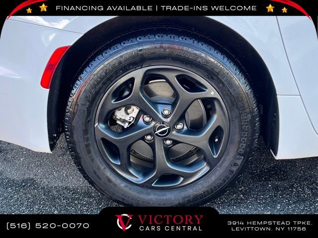 Used 2024 Chrysler Pacifica Select image 7