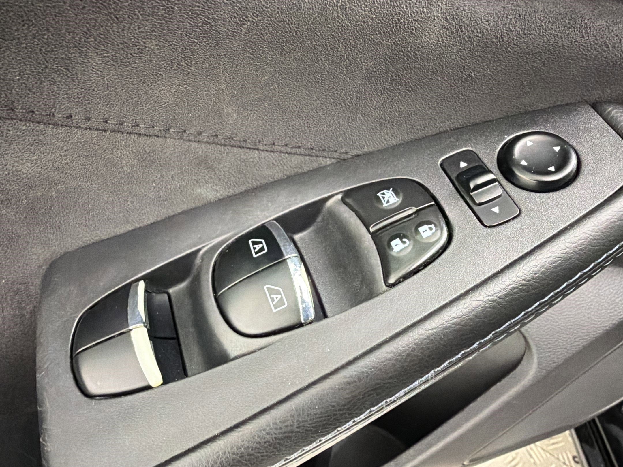 Used 2016 Nissan Maxima SR FWD image 12