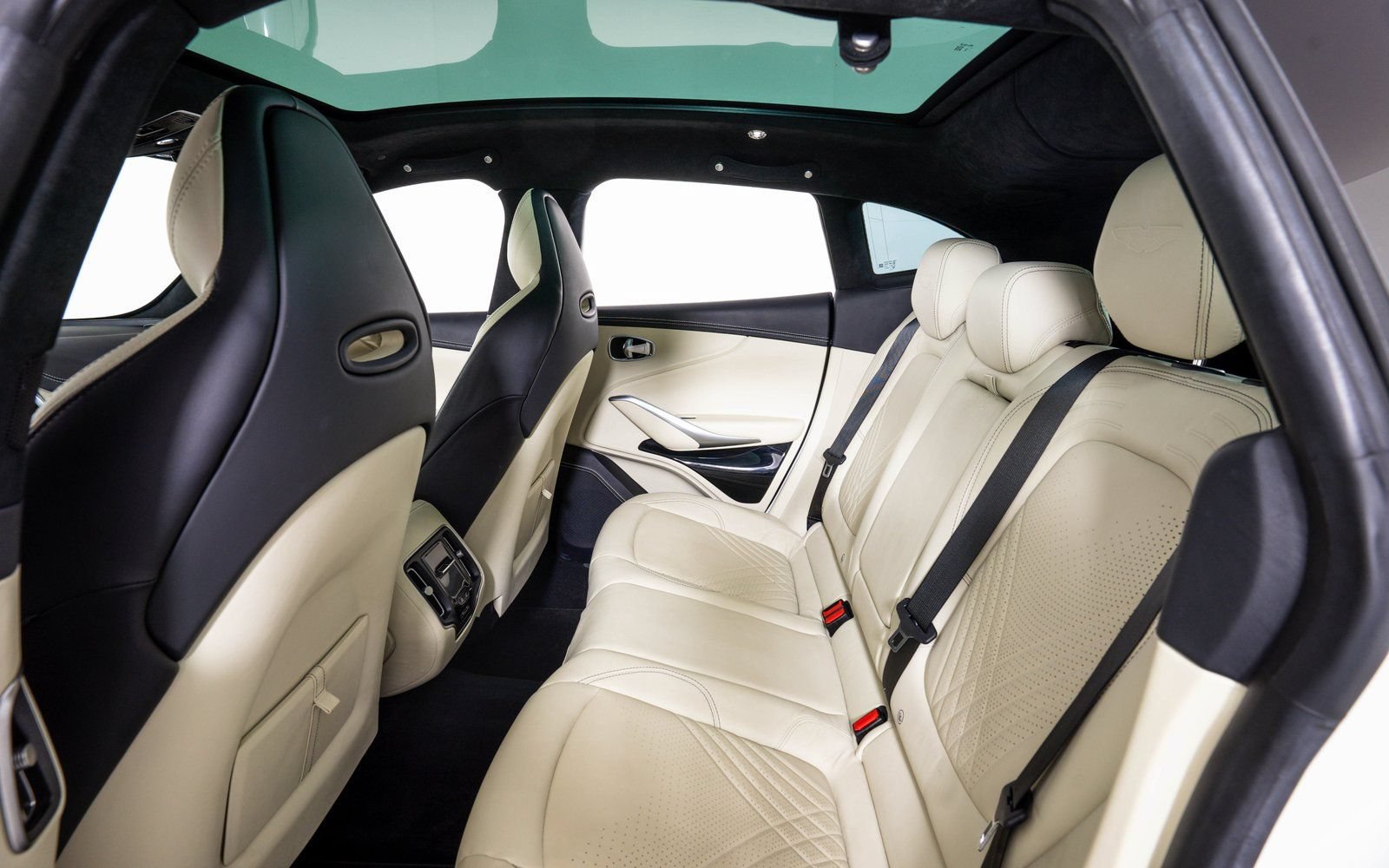 Used 2022 Aston Martin DBX AWD/4WD image 20