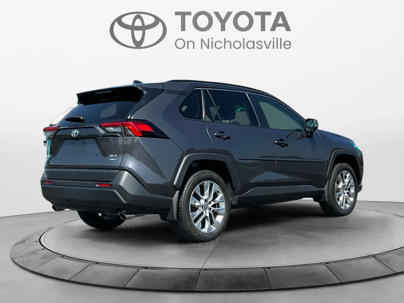 Used 2023 Toyota RAV4 XLE Premium AWD/4WD image 5
