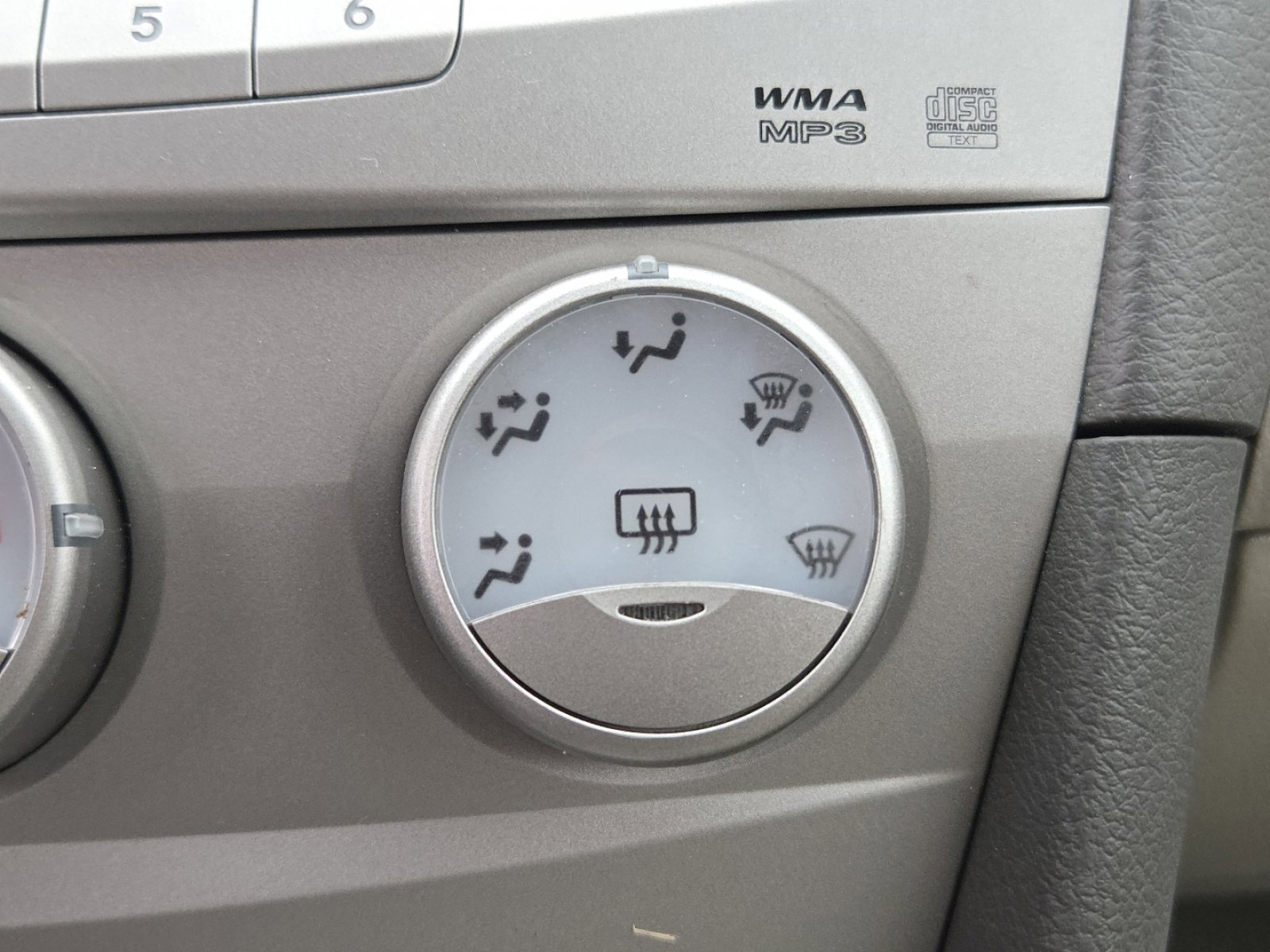 Used 2010 Toyota Camry image 25