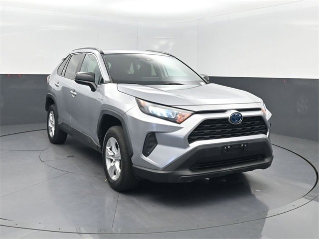 Used 2021 Toyota RAV4 LE image 3