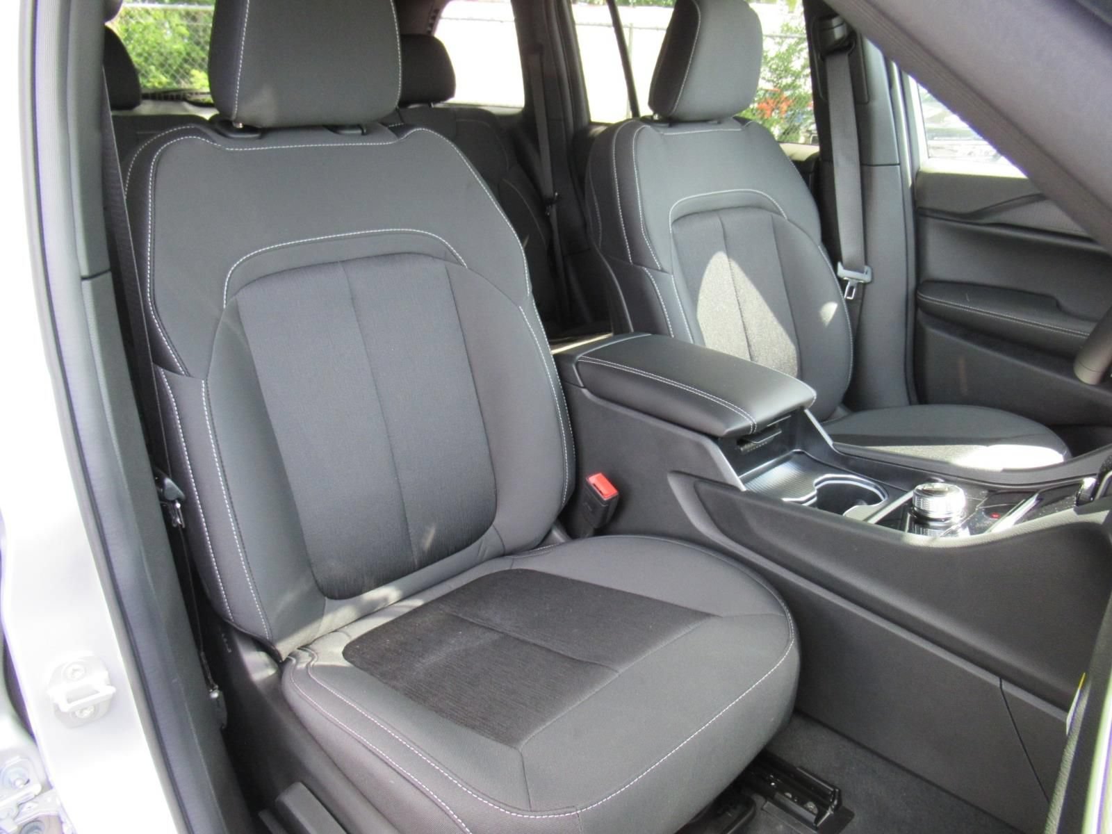 New 2026 Jeep Grand Cherokee Laredo w/ MOPAR Finishing Package RWD image 8