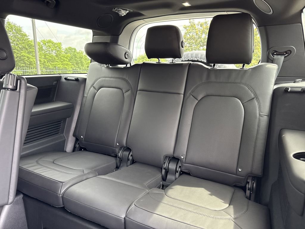 New 2025 Land Rover Defender 130 X-Dynamic SE image 13