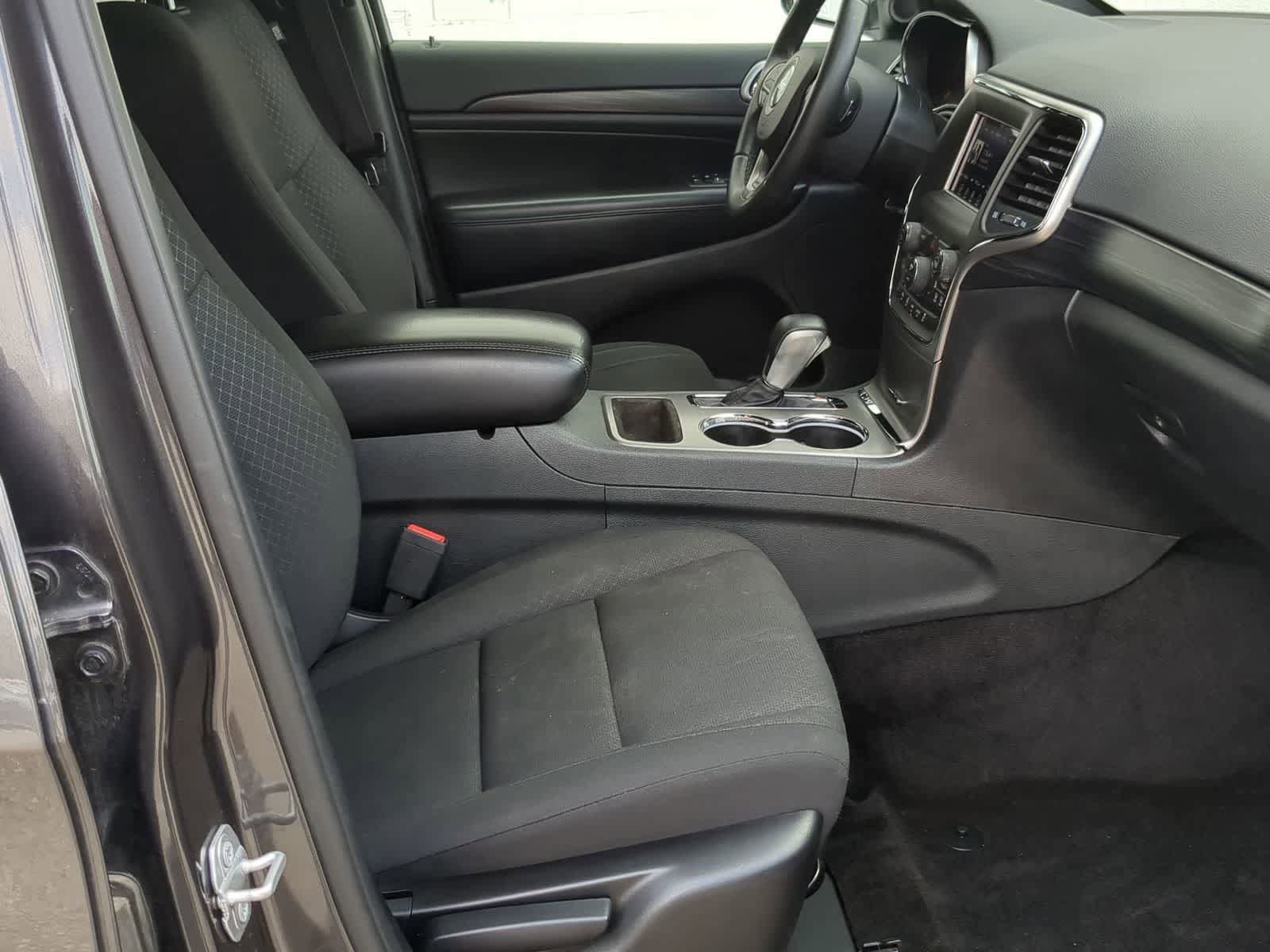 Used 2019 Jeep Grand Cherokee Laredo AWD/4WD image 21