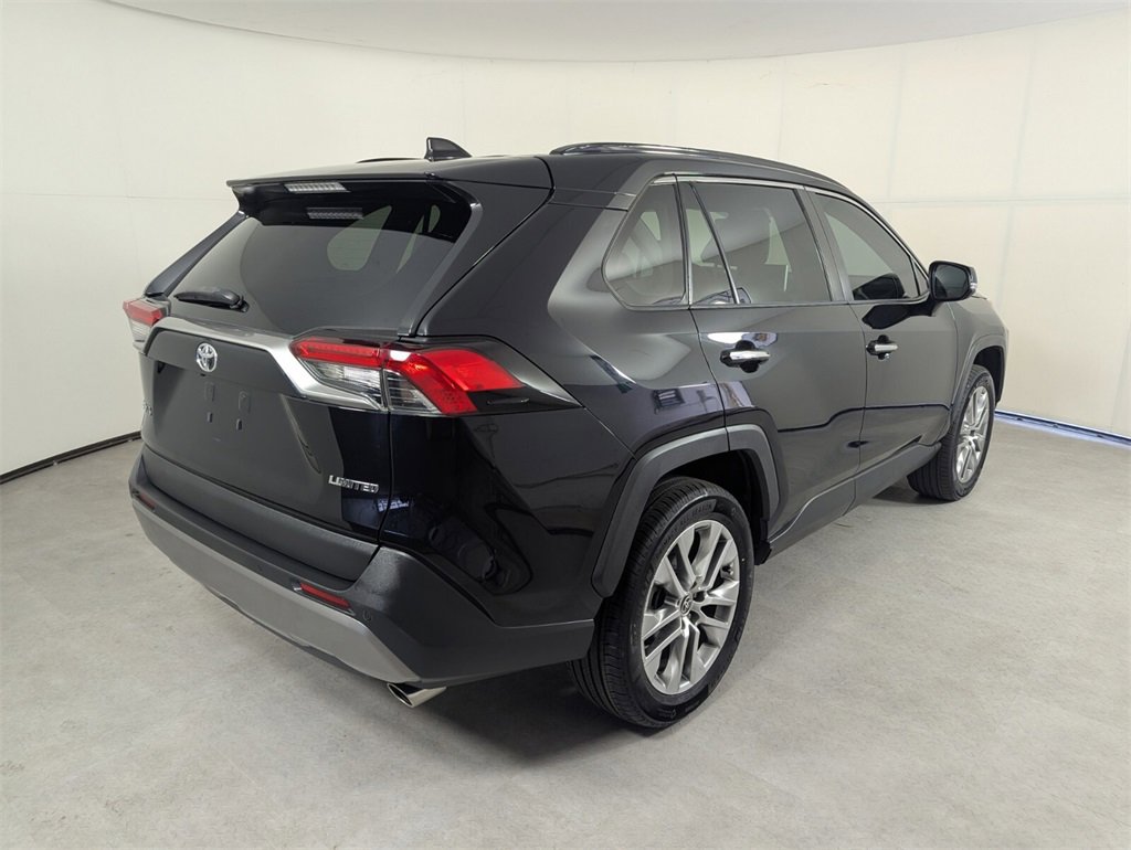 Used 2022 Toyota RAV4 Limited image 4