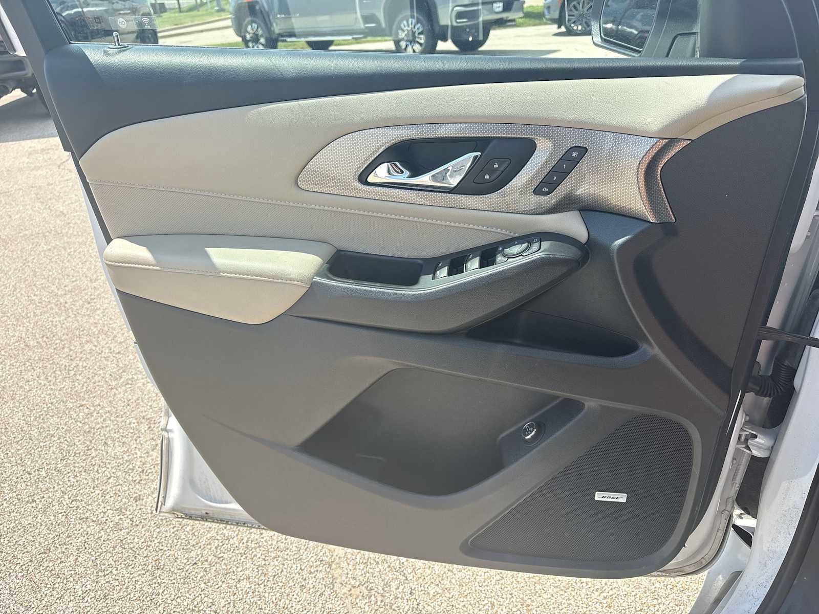 Used 2022 Chevrolet Traverse Premier AWD/4WD image 23