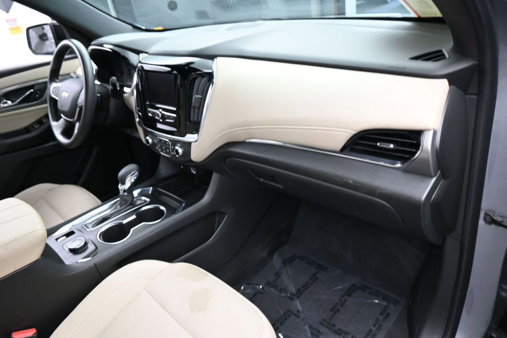 Used 2023 Chevrolet Traverse LS FWD image 43