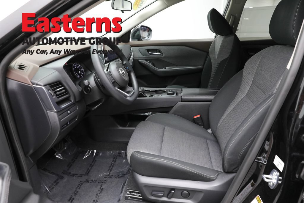 Used 2023 Nissan Rogue SV AWD/4WD image 14