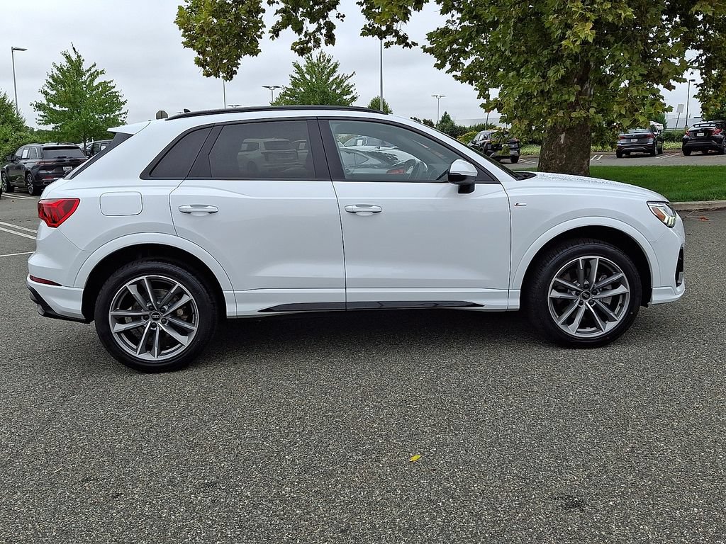 Used 2023 Audi Q3 2.0T Premium w/ Black Optic Sport Package AWD/4WD image 10