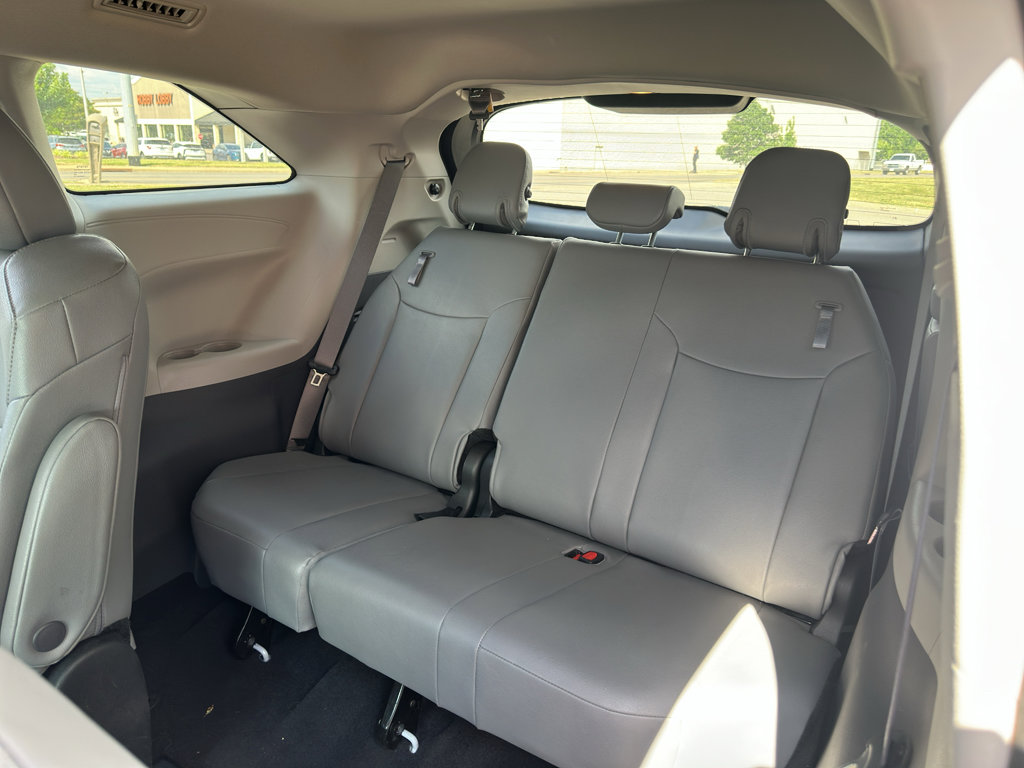 Used 2023 Toyota Sienna XLE FWD image 13