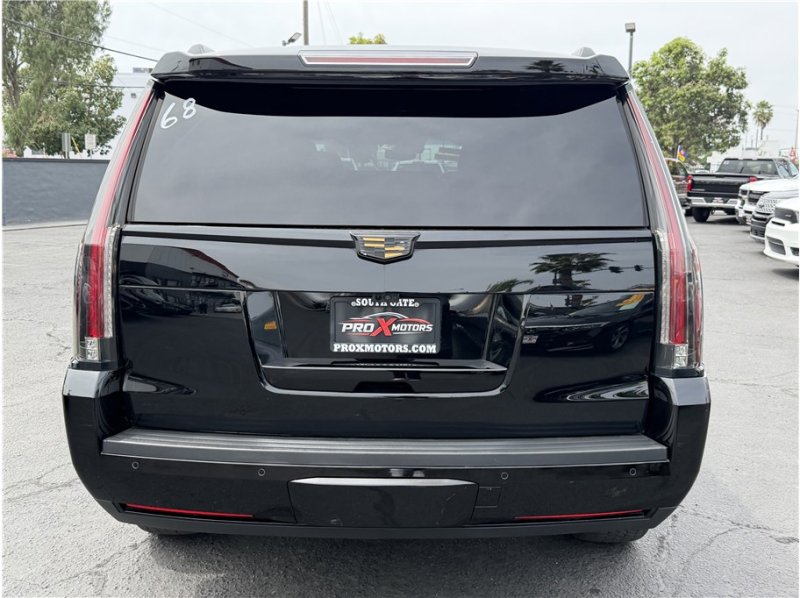 Used 2018 Cadillac Escalade Luxury image 5