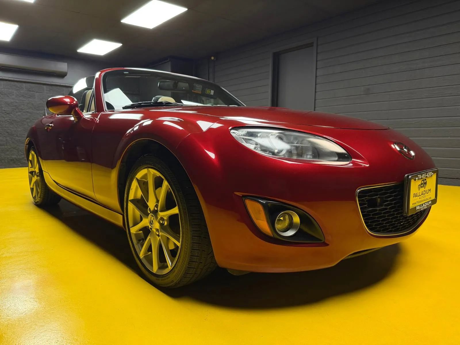 Used 2011 MAZDA MX-5 Miata Grand Touring w/ Premium Pkg image 3