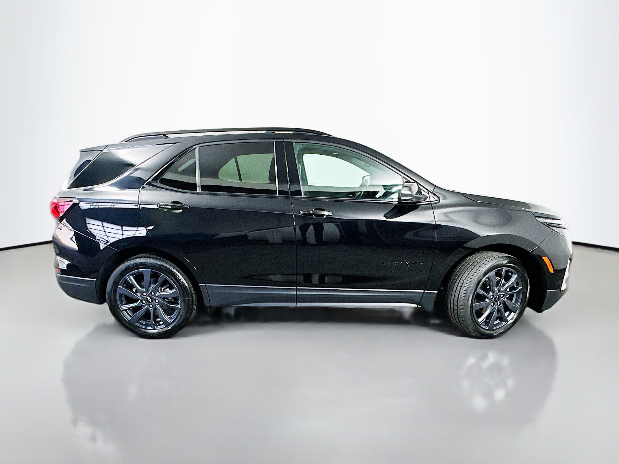 Used 2024 Chevrolet Equinox RS w/ RS Leather Package image 8