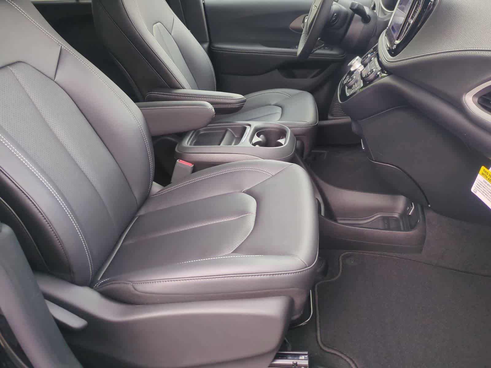 New 2027 Chrysler Pacifica Select FWD image 21