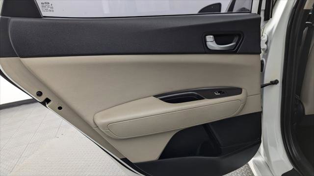 Used 2018 Kia Optima LX image 16