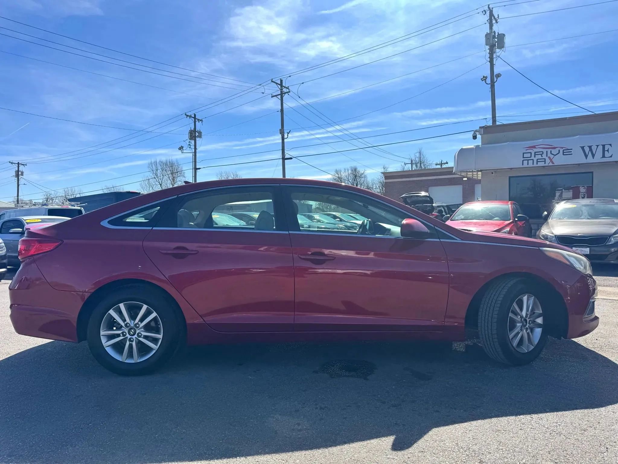Used 2017 Hyundai Sonata SE image 2