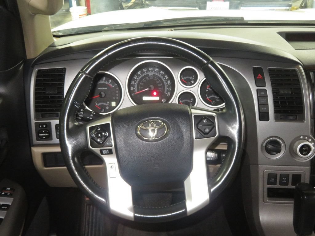 Used 2015 Toyota Sequoia SR5 AWD/4WD image 40