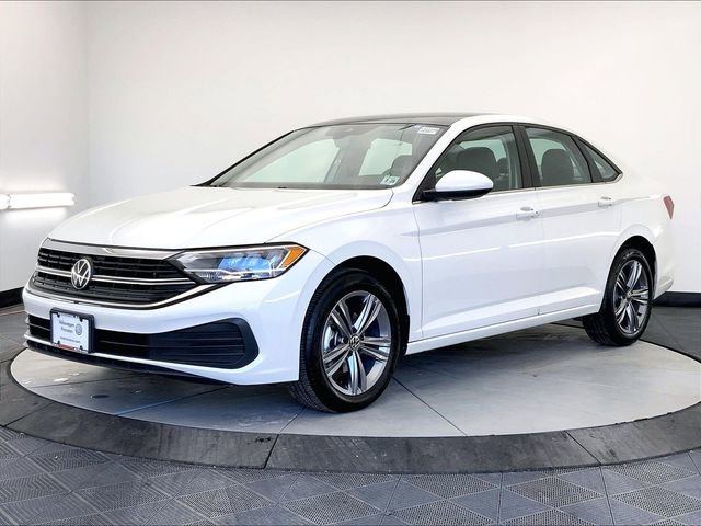 Used 2023 Volkswagen Jetta SE w/ Panoramic Sunroof Package image 2