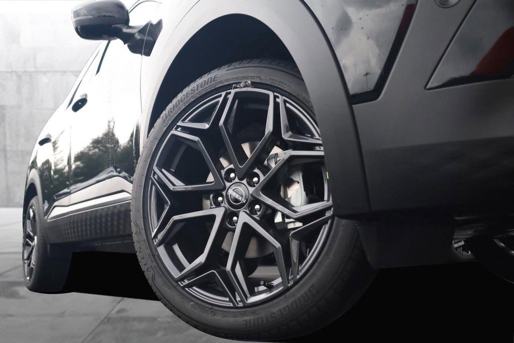 New 2026 Nissan Kicks SR w/ SR Premium Package image 3